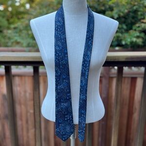 Men's Paisley Silk Tie in Navy and Light Blue